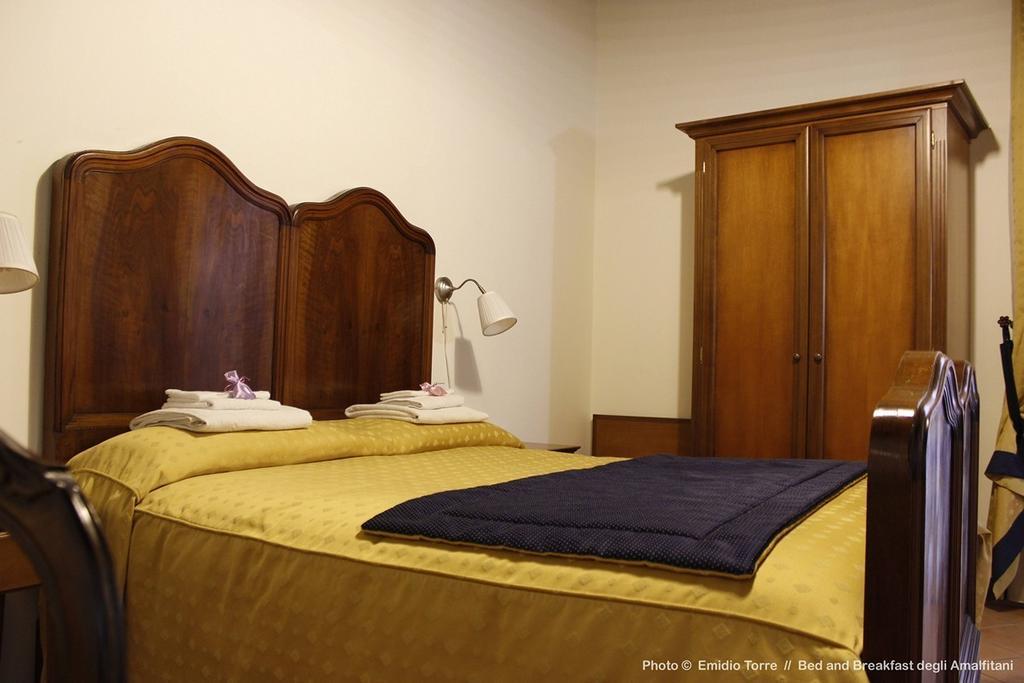 Amalfitani Salerno Centro Bed and Breakfast Exteriör bild