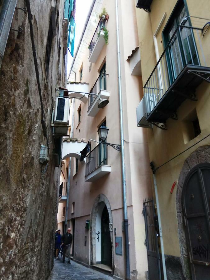 Amalfitani Salerno Centro Bed and Breakfast Exteriör bild